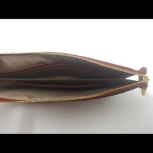 Michael Kors Grommet Wristlet - Picture 2 of 4